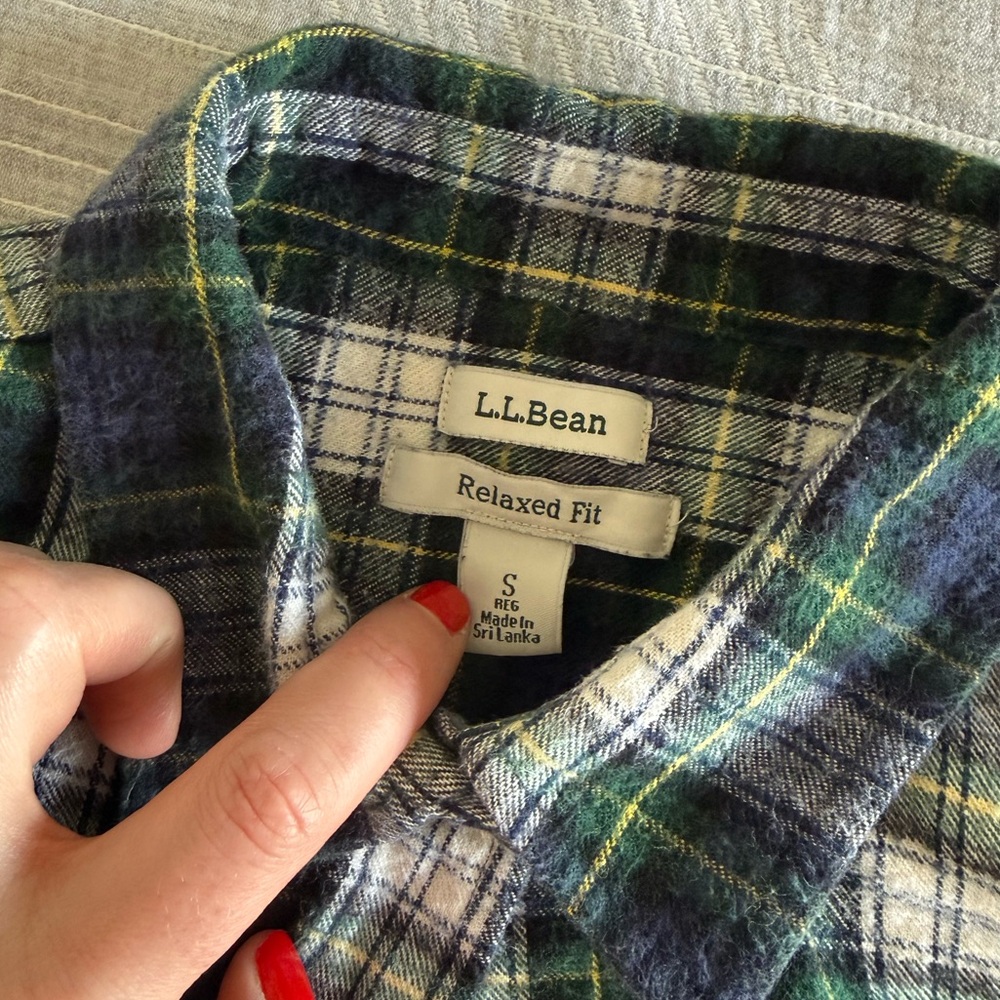LL Bean Women’s Relaxed Fit Scotch Plaid Flannel Button Down - Picture 7 of 7